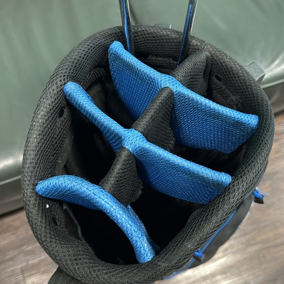 Strata Black and Blue Golf Bag with two clubs - Picture 3 of 6